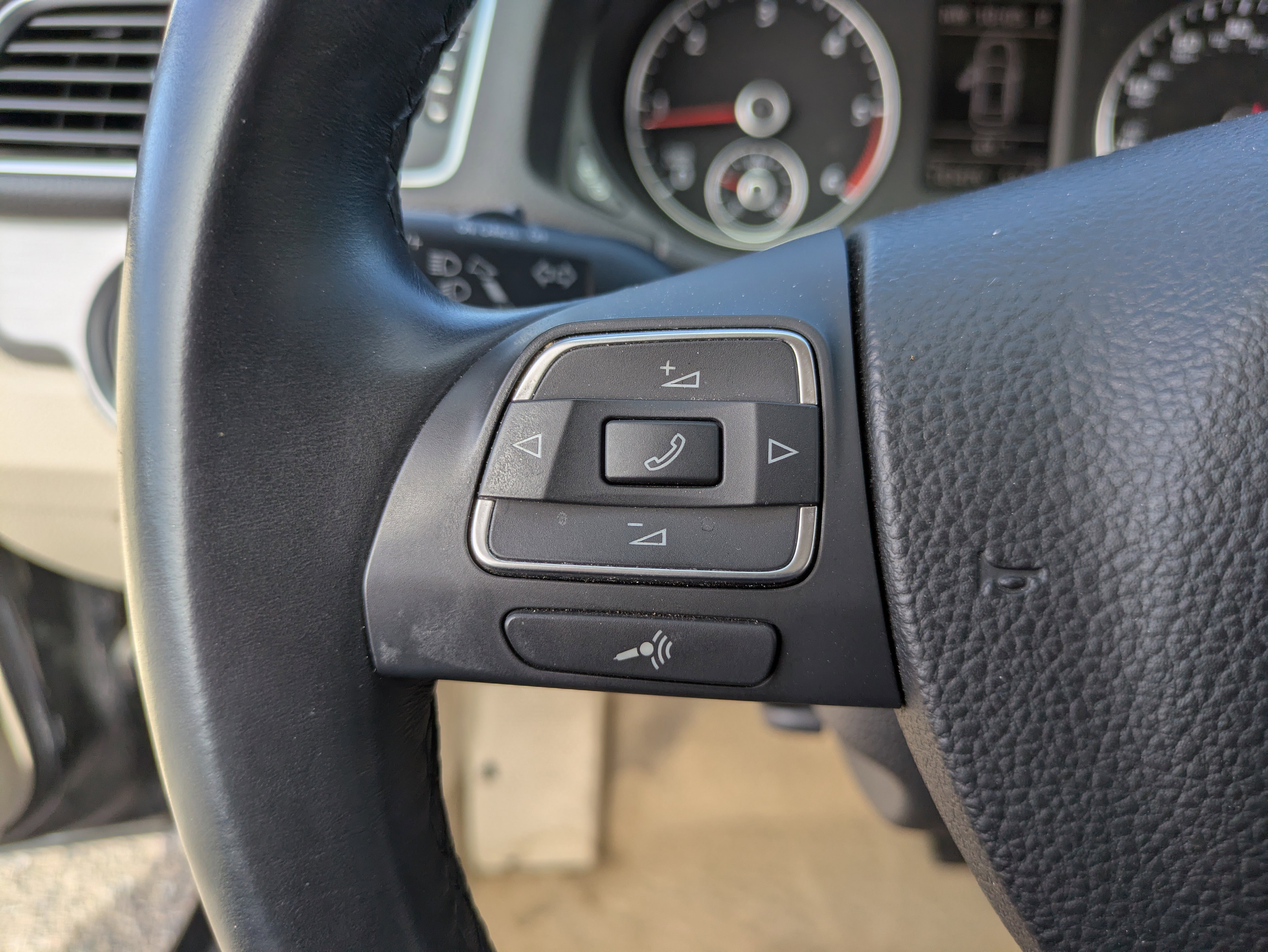 Used 2014 Volkswagen Passat TDI SE image 26