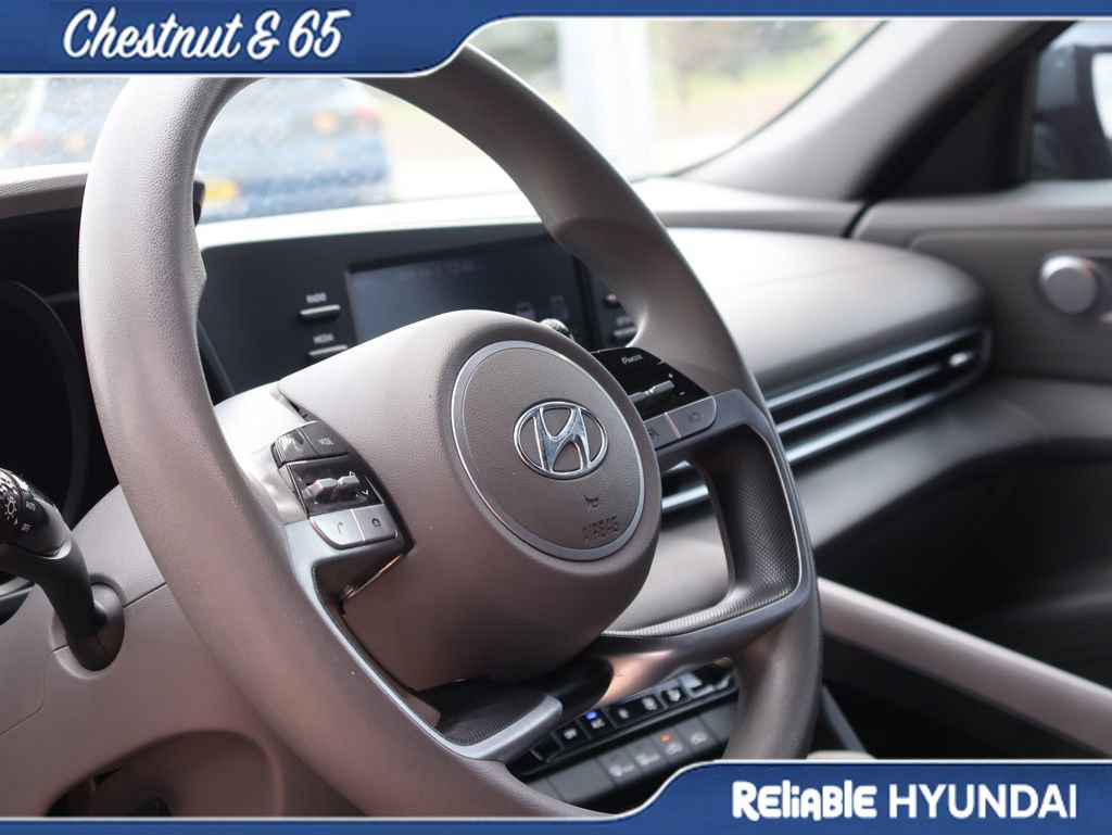 Used 2022 Hyundai Elantra SEL image 25