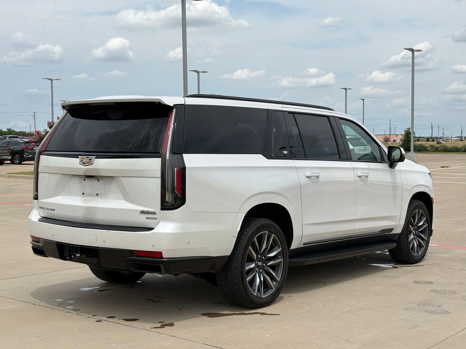 Used 2023 Cadillac Escalade ESV Sport w/ Heavy-Duty Trailer Package AWD/4WD image 7
