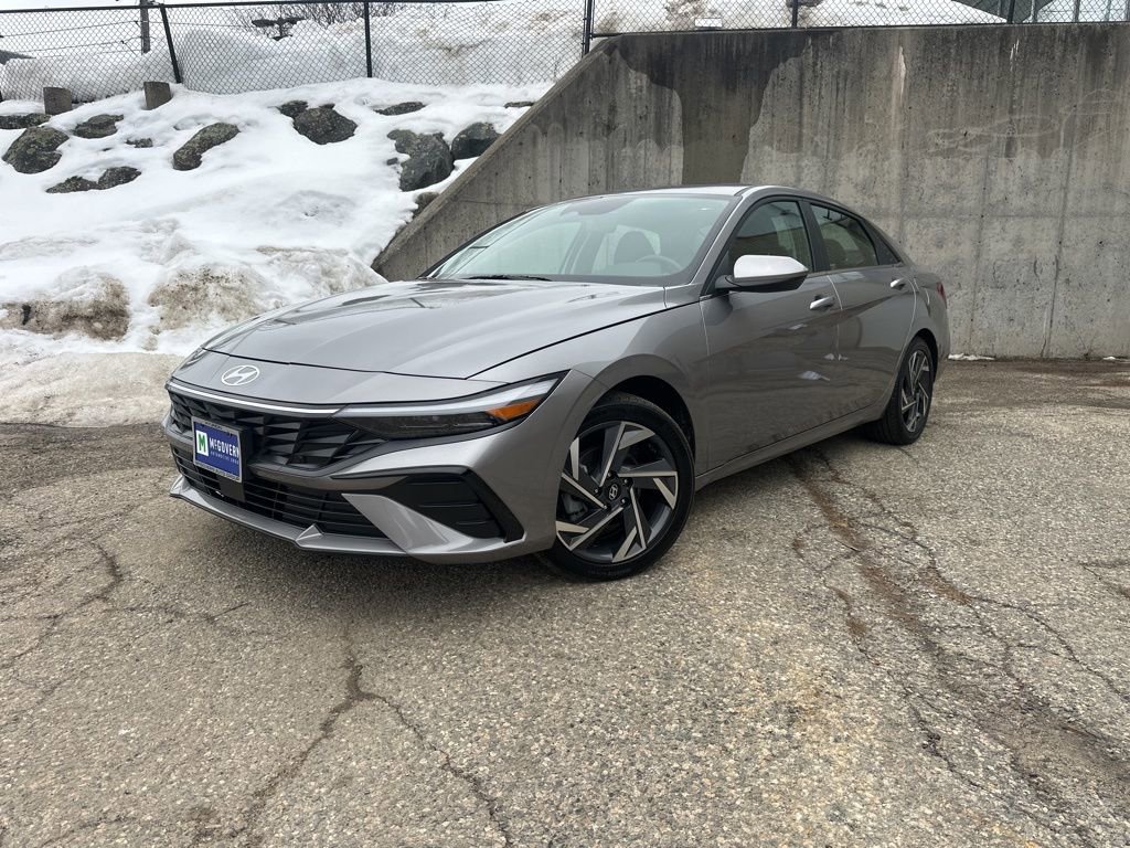 Certified 2025 Hyundai Elantra SEL FWD image 1