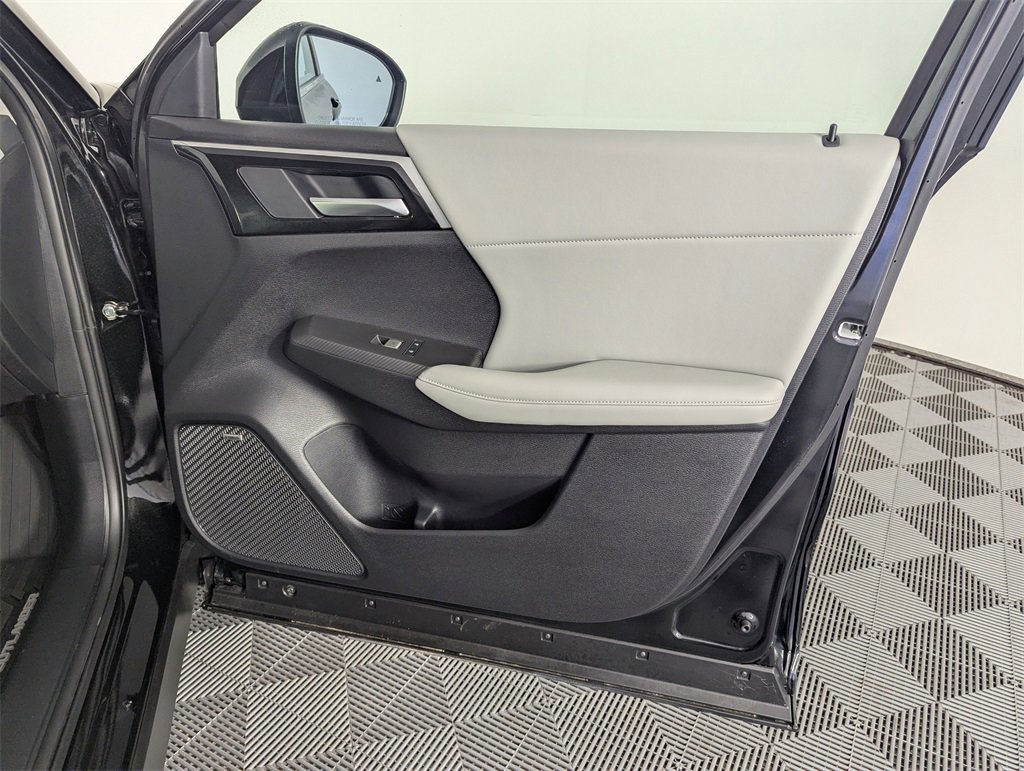 Used 2025 Mitsubishi Outlander SE image 36