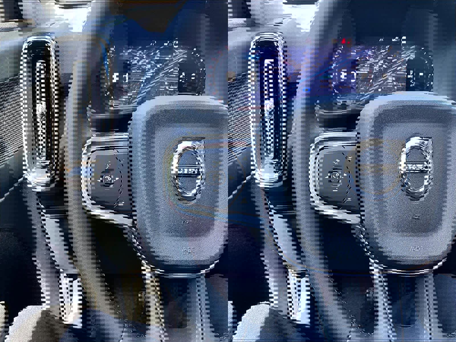 New 2026 Volvo XC40 B5 Core w/ Climate Package image 17