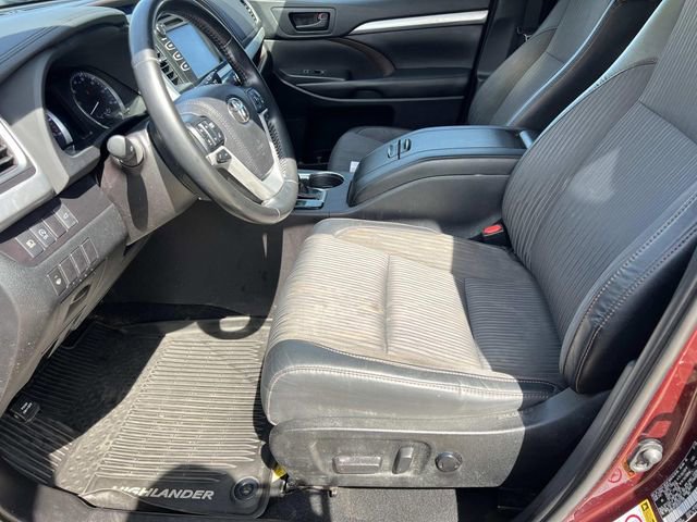 Used 2019 Toyota Highlander Plus AWD/4WD image 18