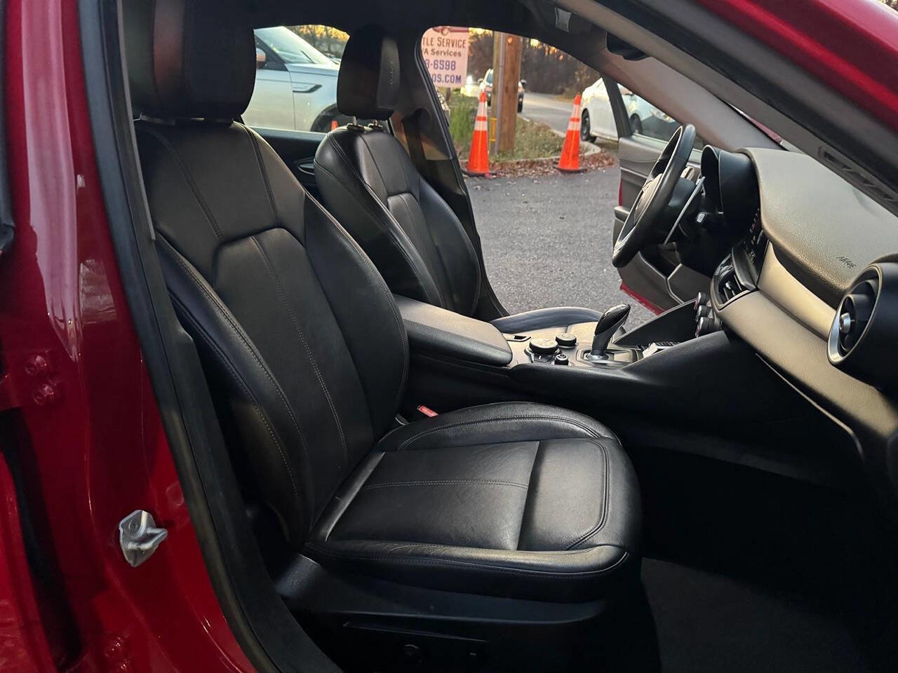 Used 2017 Alfa Romeo Giulia w/ Sport Appearance Package image 33