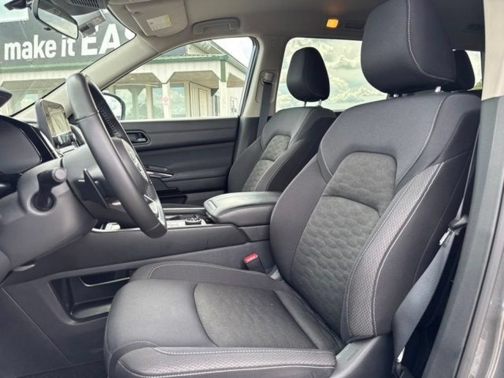 Used 2025 Nissan Pathfinder SV AWD/4WD image 19