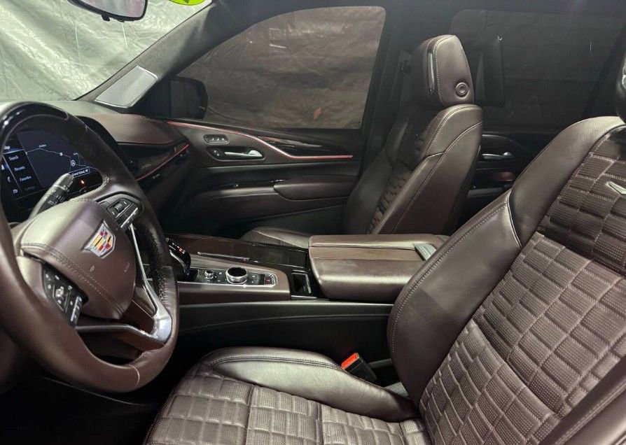 Used 2024 Cadillac Escalade ESV Premium Luxury Platinum image 9