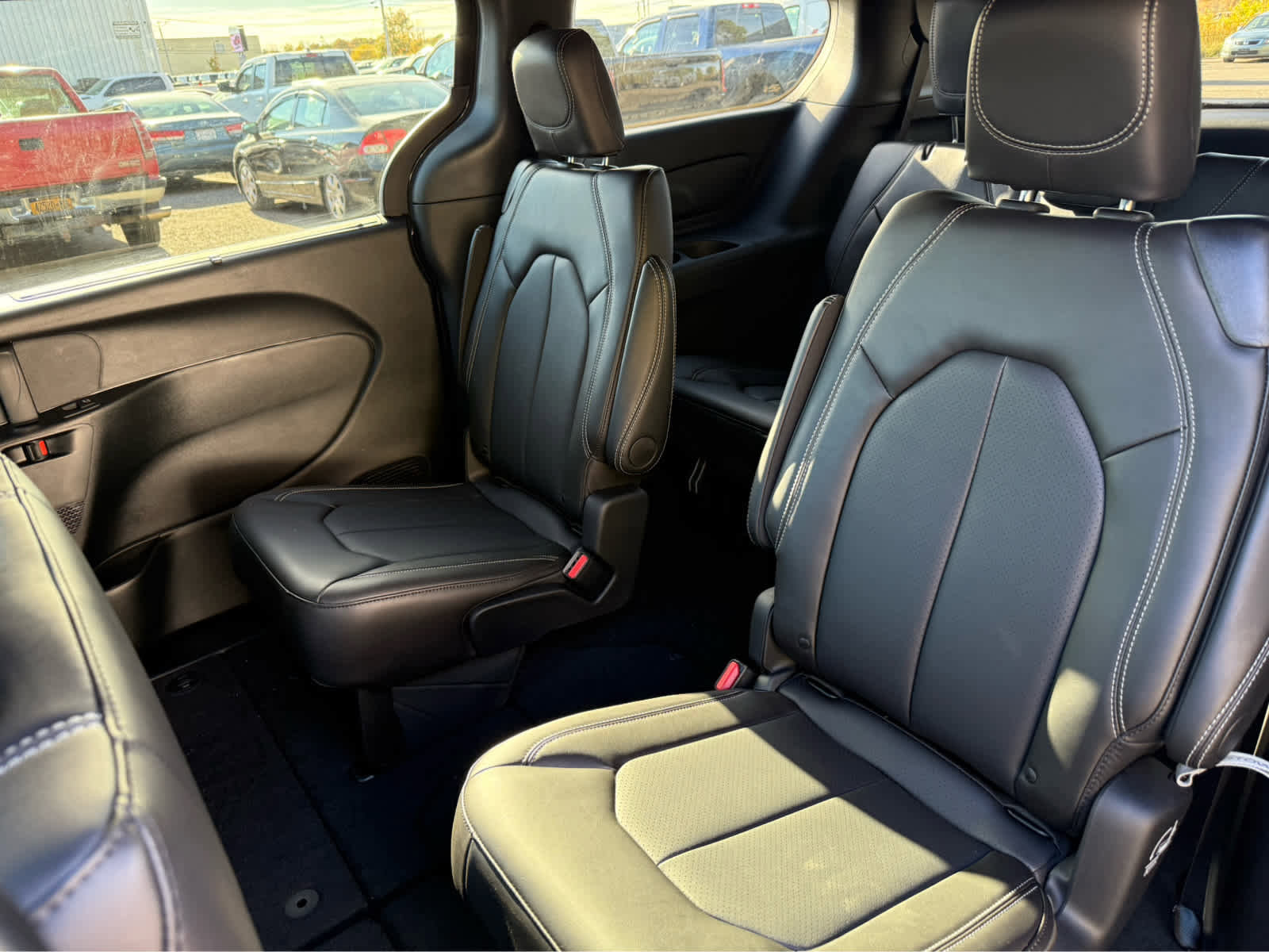 New 2026 Chrysler Pacifica Select image 13