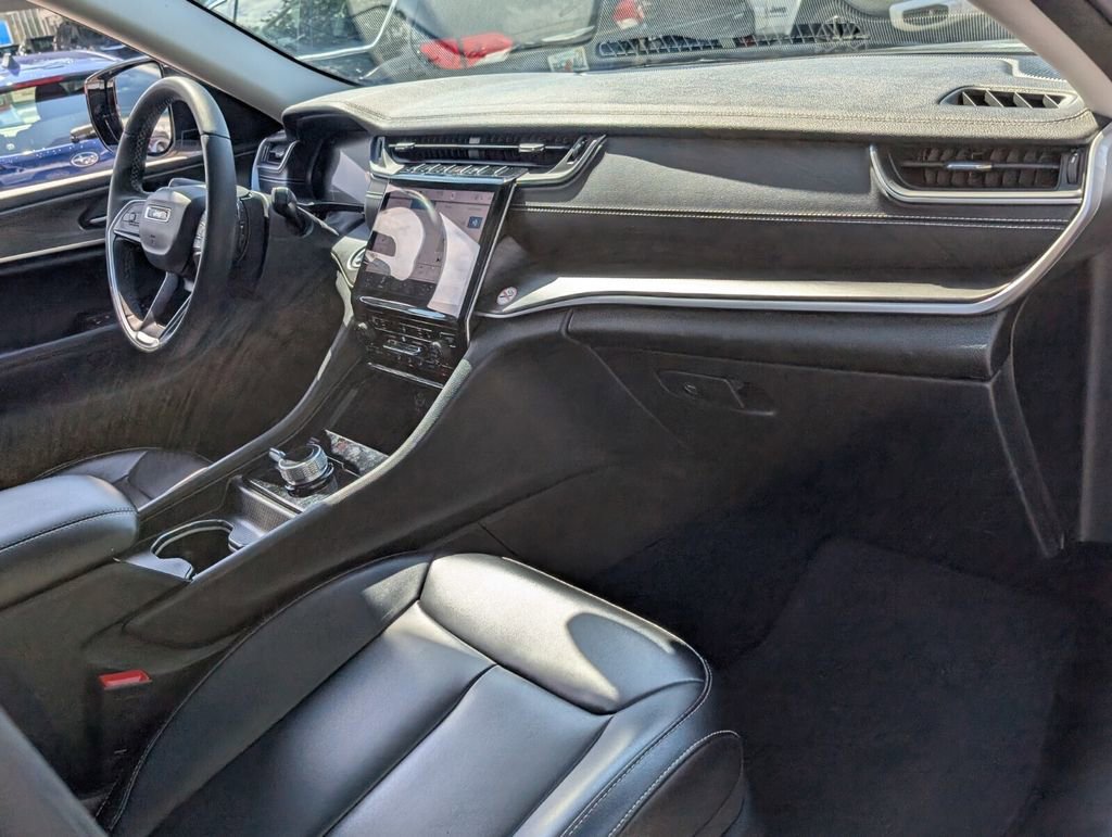 Certified 2024 Jeep Grand Cherokee Limited image 19