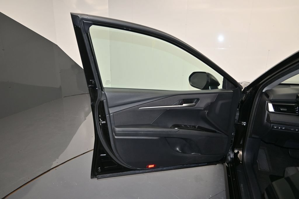 Used 2025 Toyota Camry LE FWD image 10