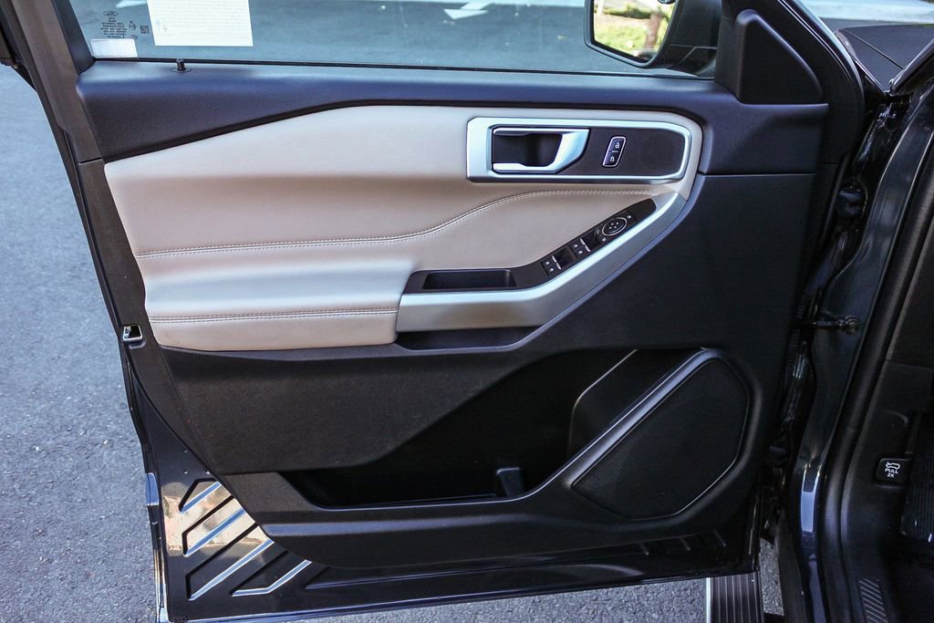 Used 2023 Ford Explorer XLT w/ Equipment Group 202A RWD image 27