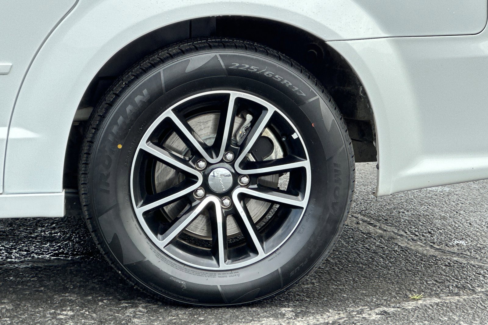 Used 2016 Dodge Grand Caravan R/T FWD image 25