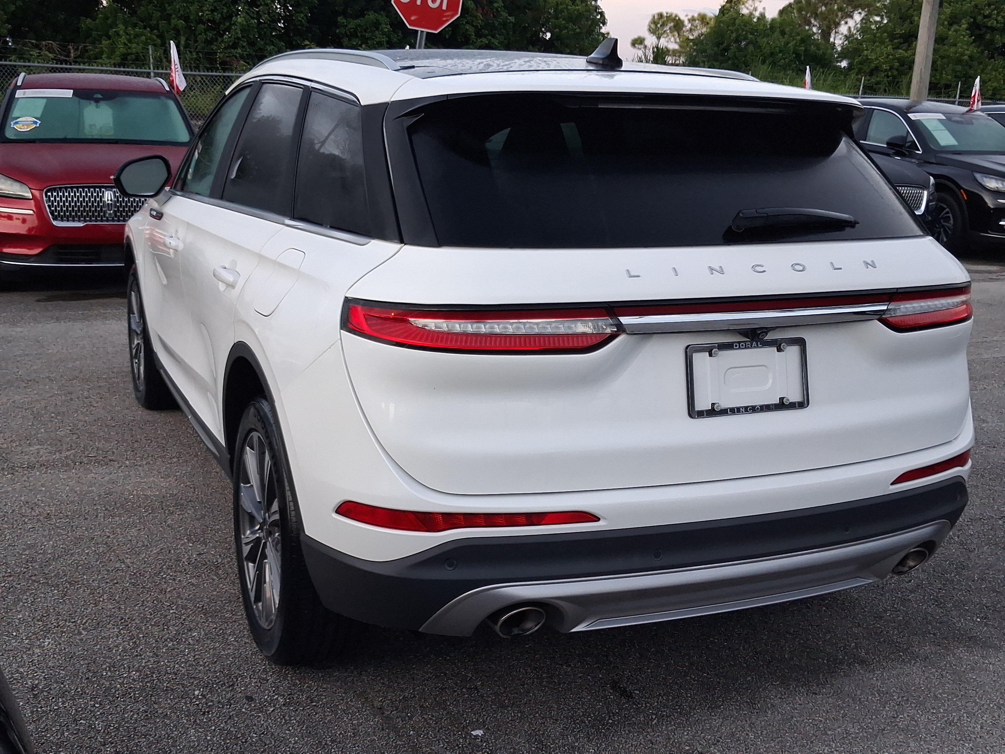 Certified 2022 Lincoln Corsair Reserve w/ Elements Package FWD image 3