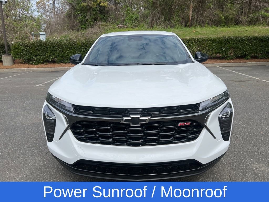 Used 2025 Chevrolet Trax RS w/ Sunroof Package image 4