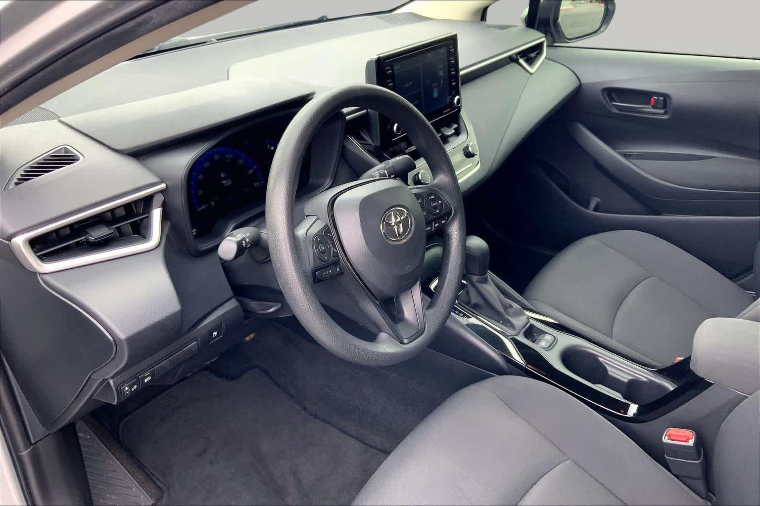 Used 2022 Toyota Corolla LE FWD image 18