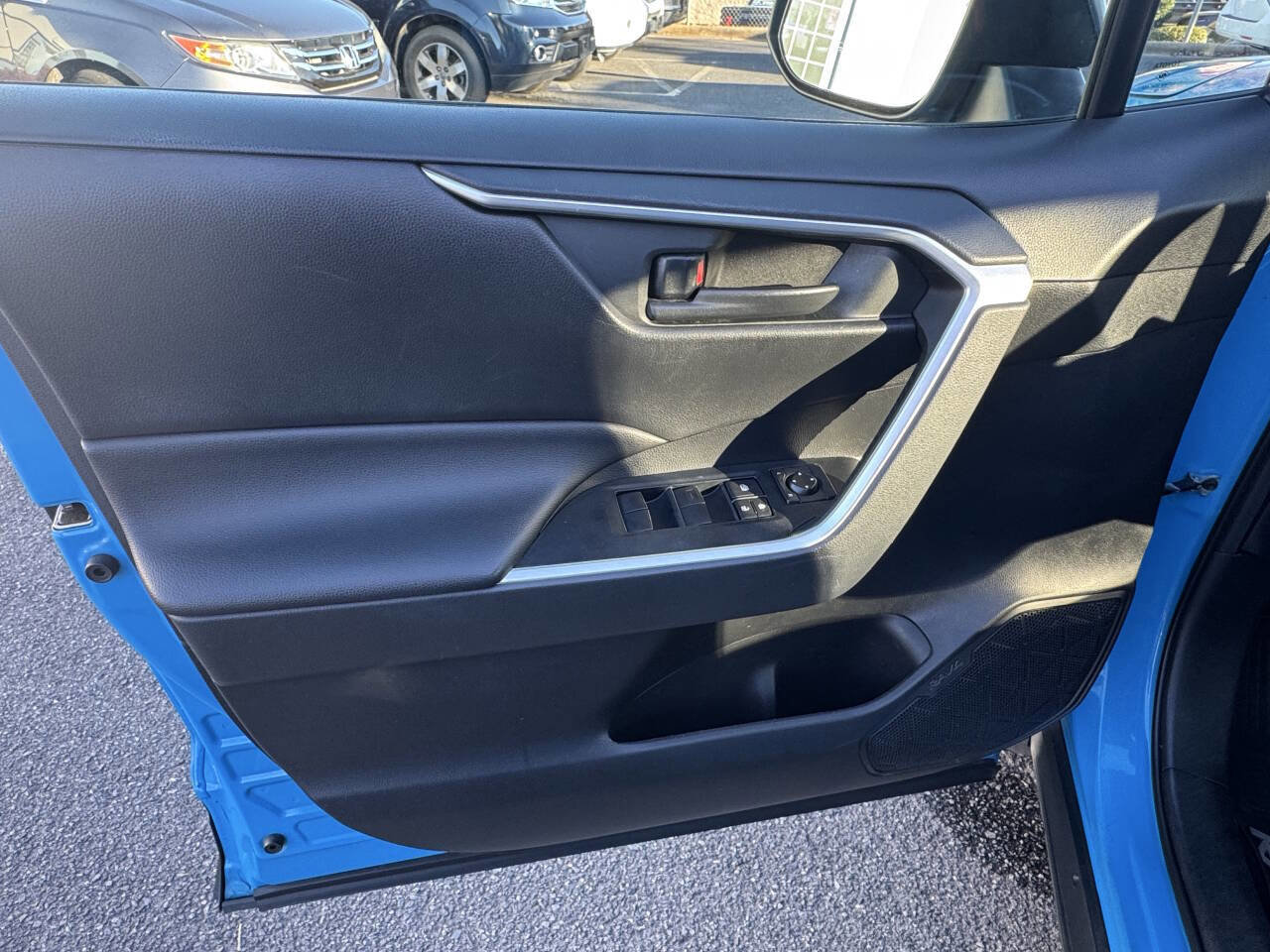 Used 2019 Toyota RAV4 LE image 10