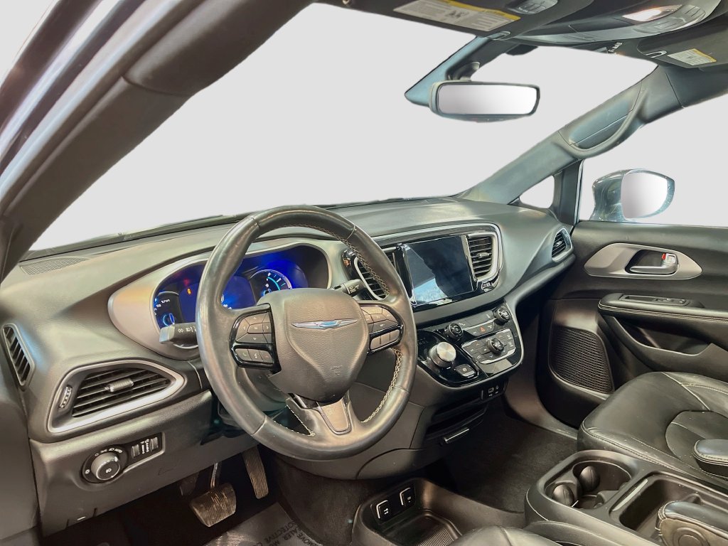 Used 2020 Chrysler Pacifica Touring-L w/ S Appearance Package FWD image 9