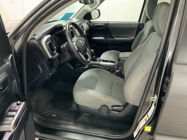 Used 2018 Toyota Tacoma SR5 AWD/4WD image 11