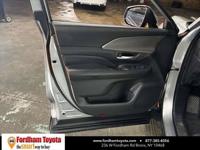 Certified 2025 Toyota Grand Highlander AWD image 16