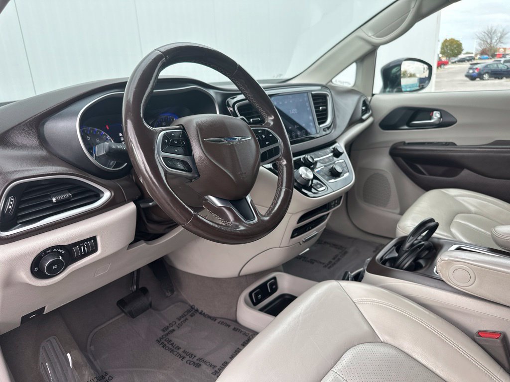 Used 2020 Chrysler Pacifica Touring-L Plus FWD image 15