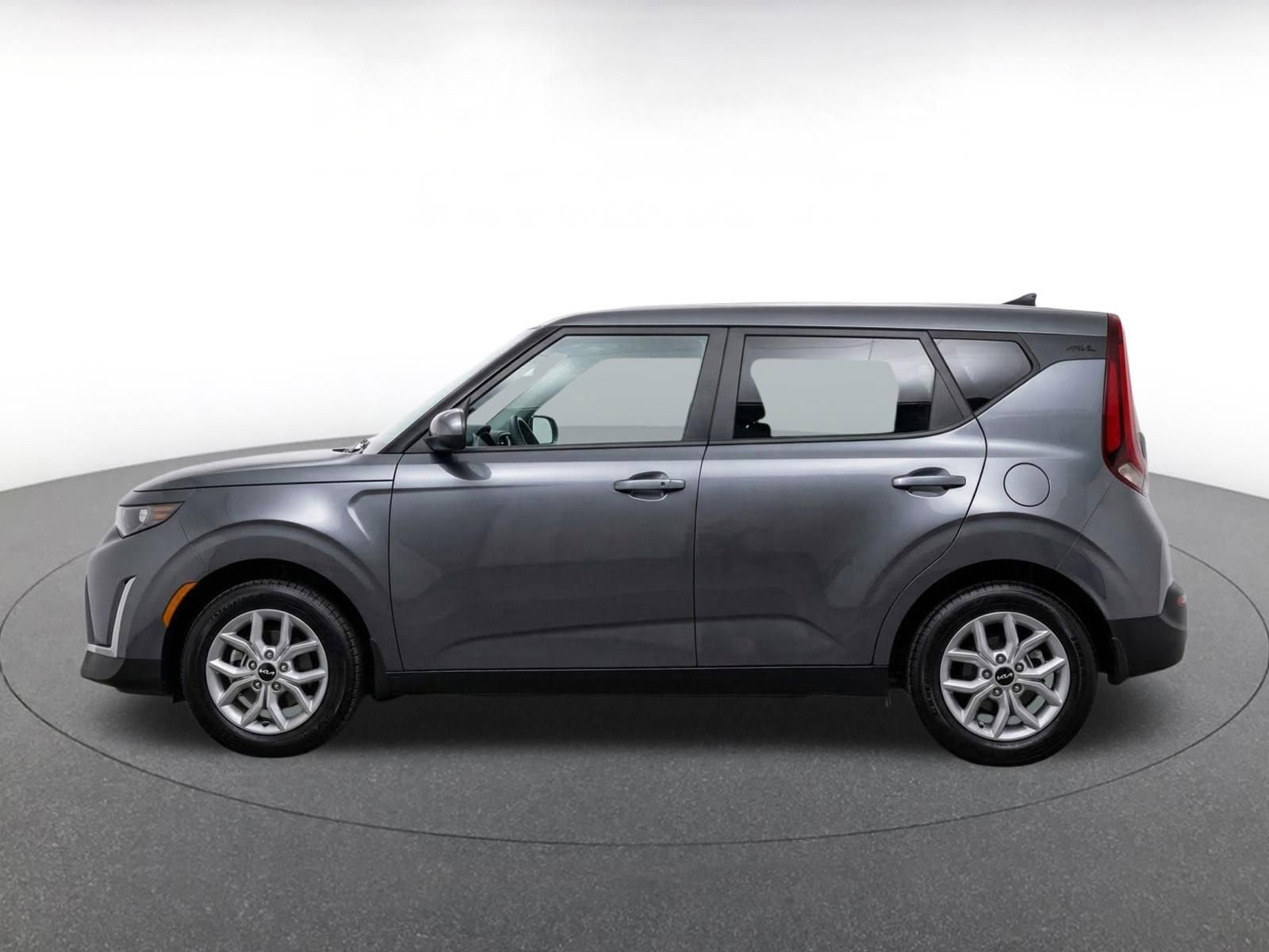 Used 2025 Kia Soul LX w/ LX Technology Package FWD image 4