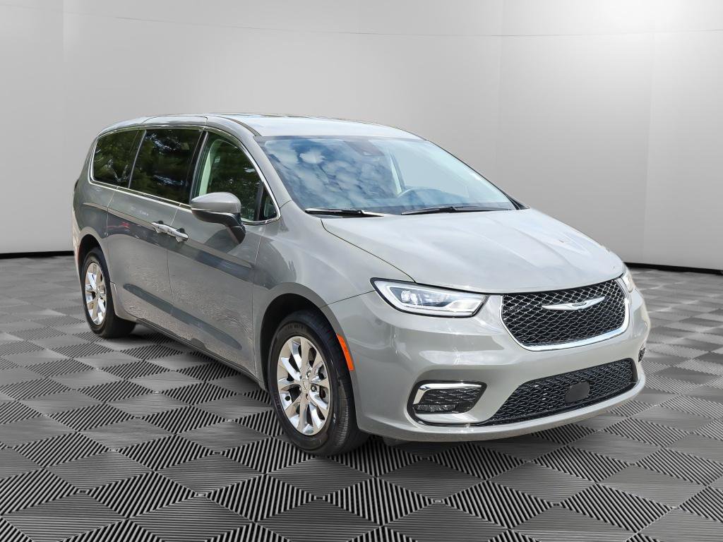 Used 2023 Chrysler Pacifica Touring-L AWD/4WD image 10