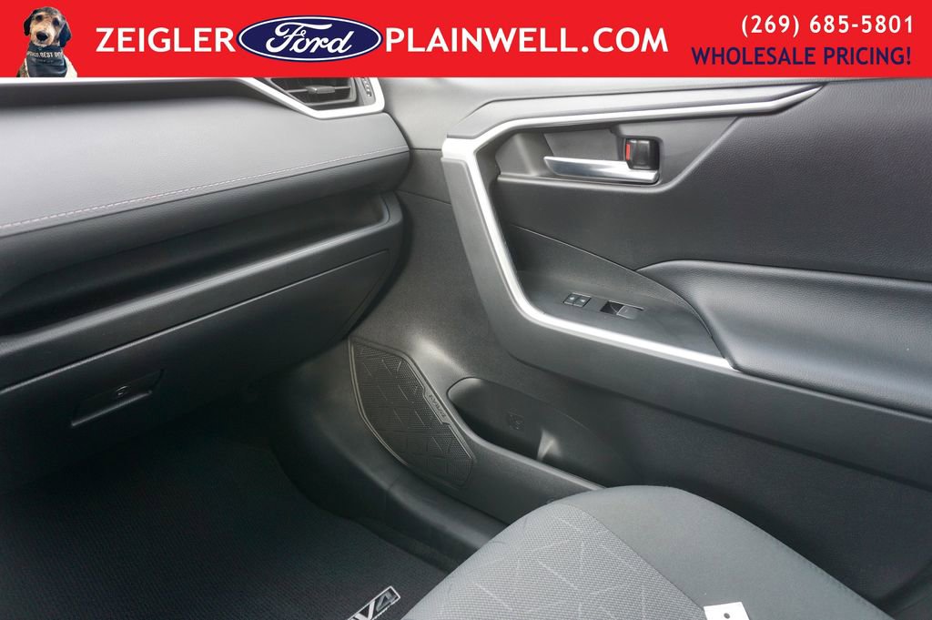 Used 2022 Toyota RAV4 XLE w/ Convenience Package image 32