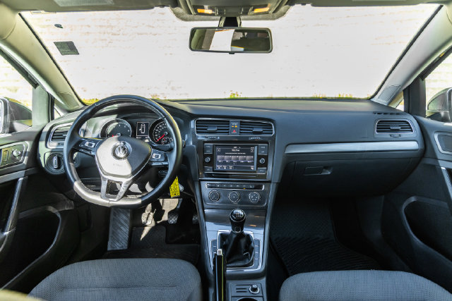 Used 2018 Volkswagen Golf S AWD/4WD image 25