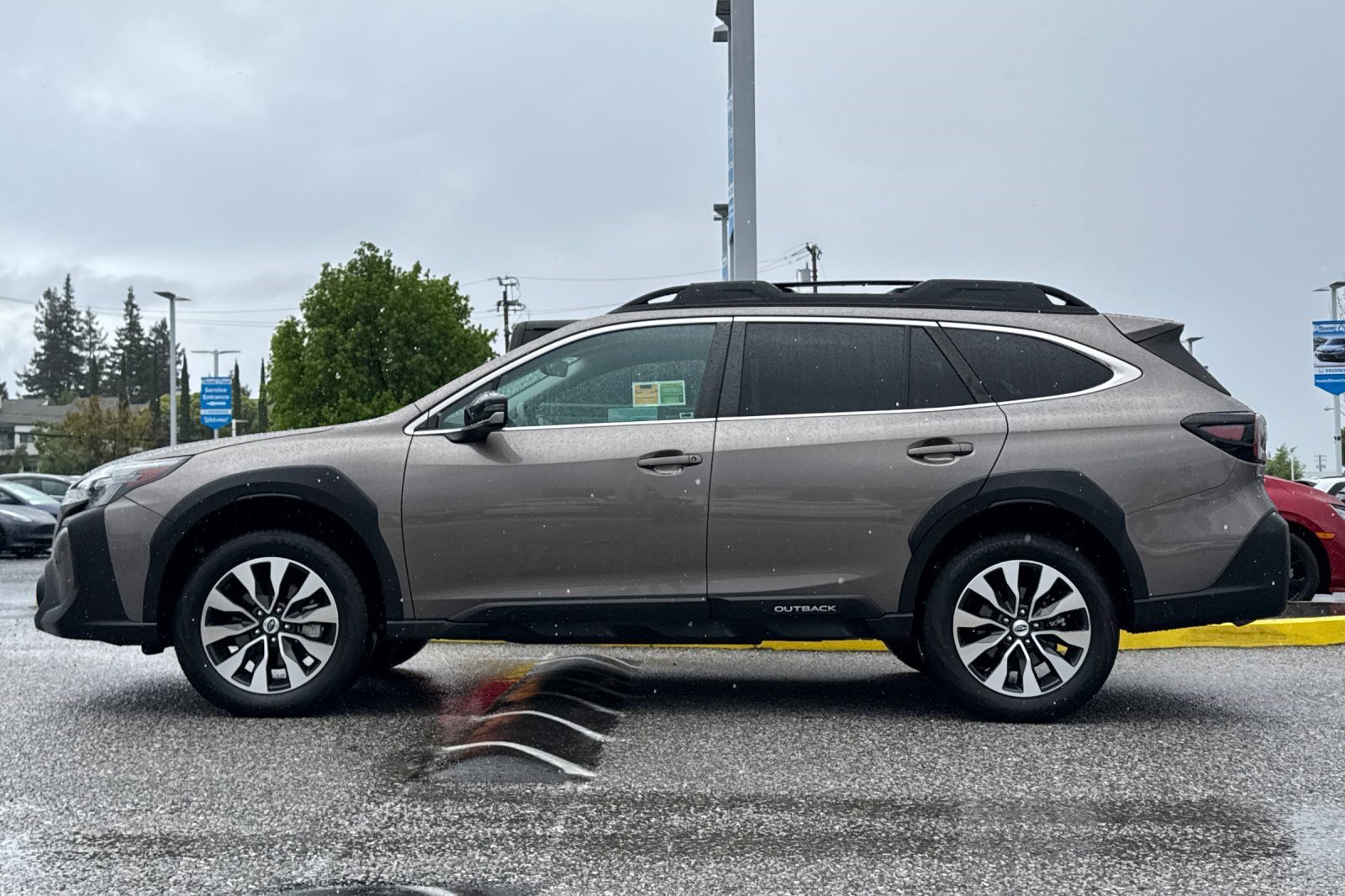 Used 2023 Subaru Outback Limited image 2