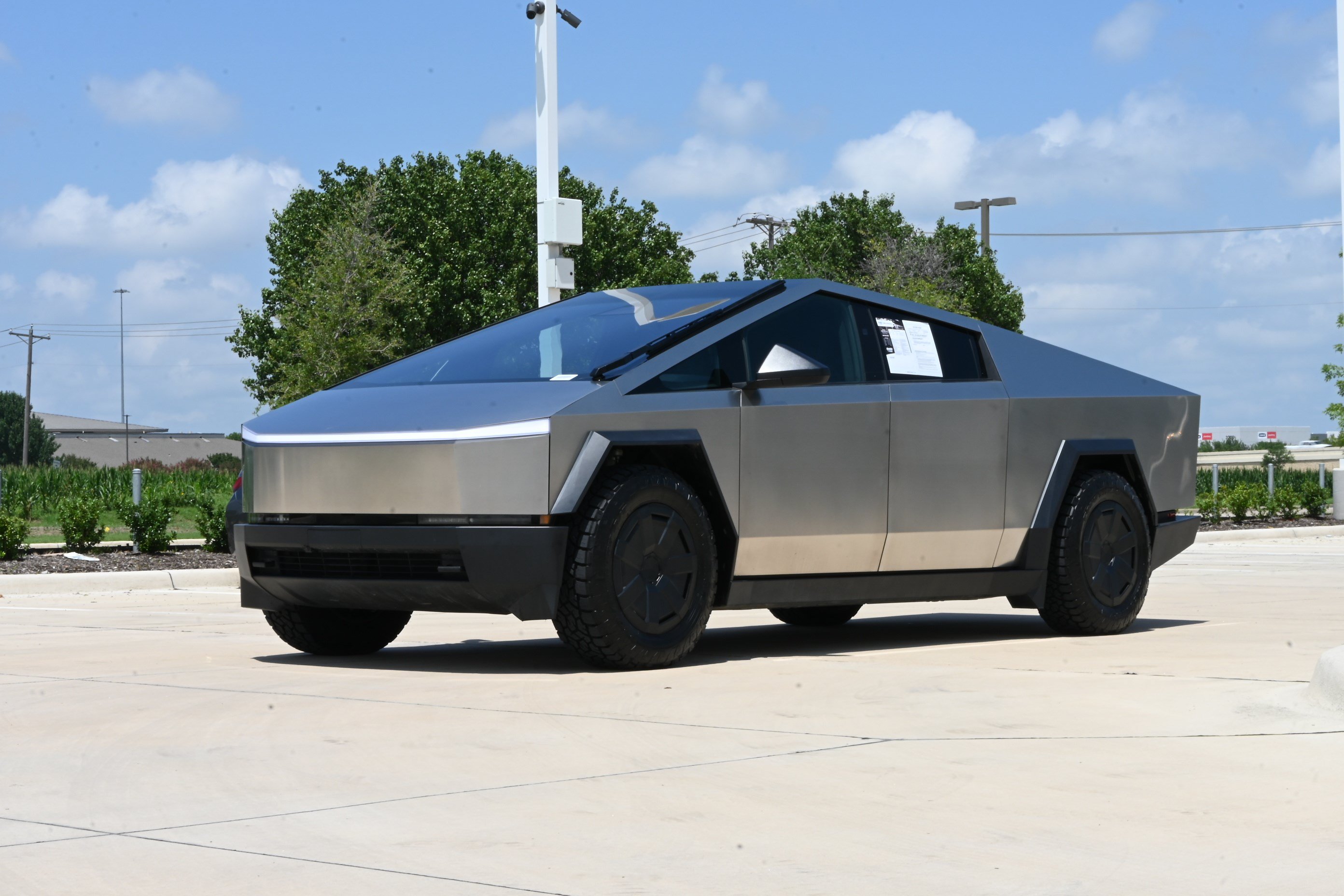 Used 2025 Tesla Cybertruck AWD Crew Cab image 5