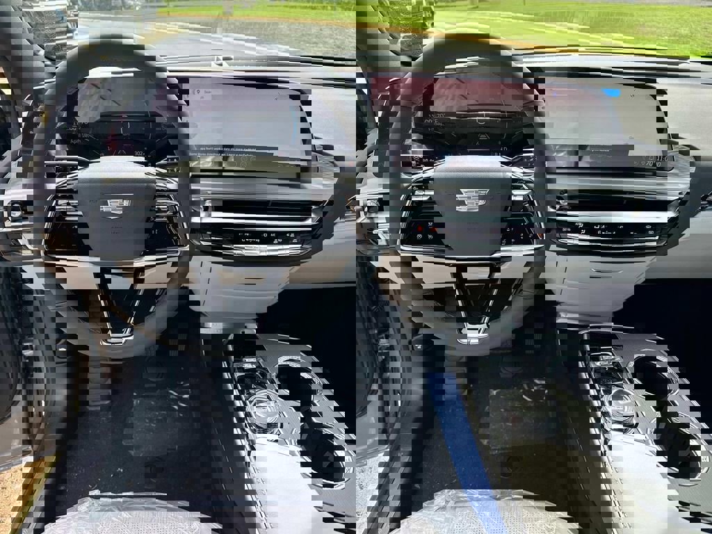 New 2025 Cadillac Lyriq Sport image 10