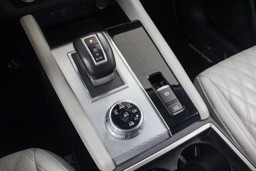 Used 2024 Mitsubishi Outlander SEL image 12