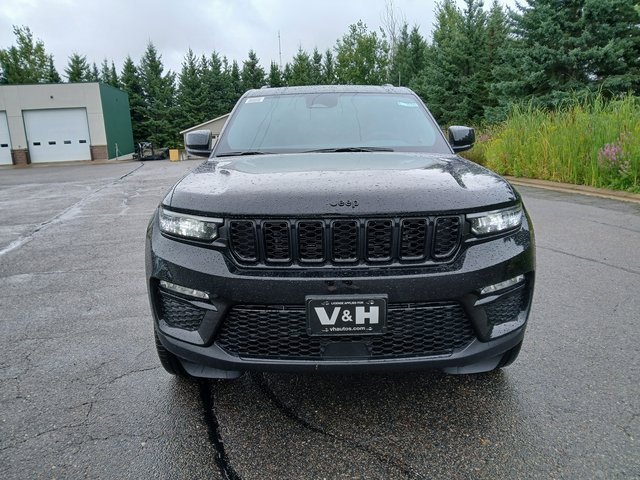 New 2025 Jeep Grand Cherokee Limited w/ Black Appearance Package image 2