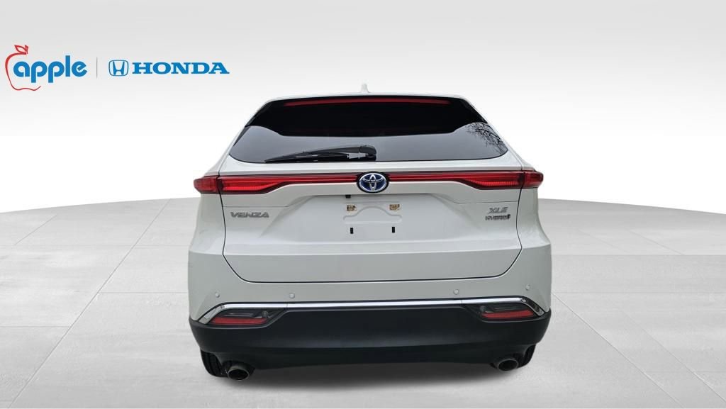 Used 2021 Toyota Venza XLE image 8