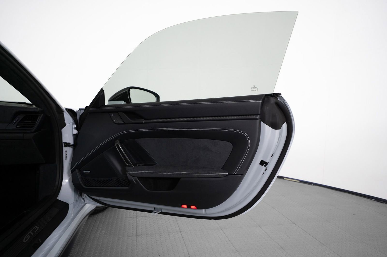 Used 2025 Porsche 911 GT3 image 45