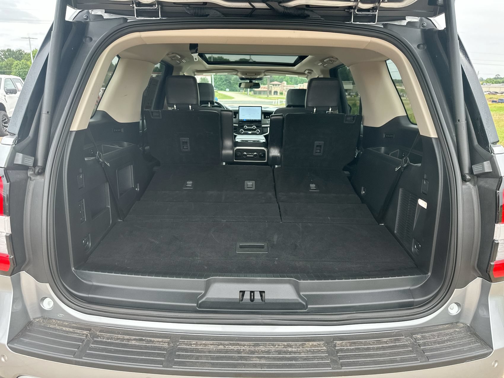 Used 2023 Ford Expedition XLT RWD image 25