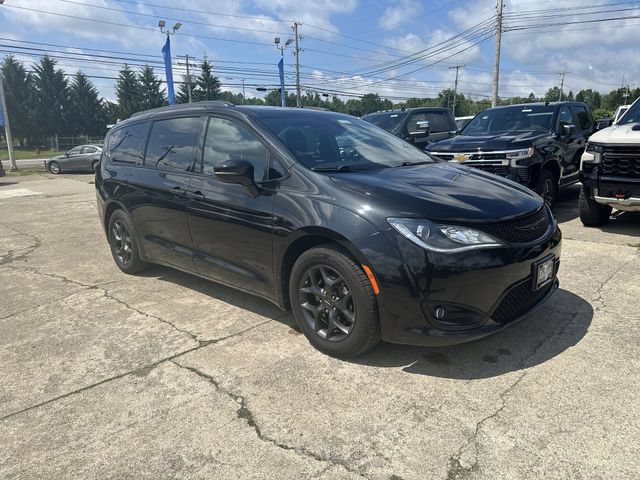 Used 2018 Chrysler Pacifica Limited w/ S Appearance Package FWD image 11