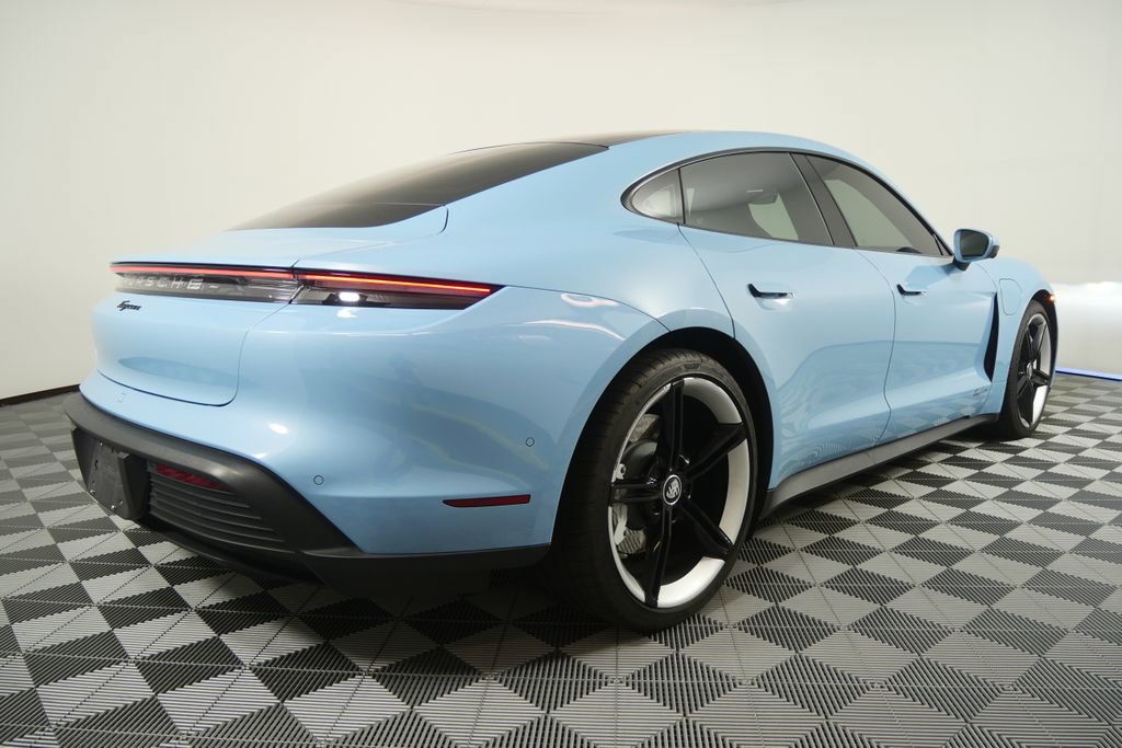 Used 2022 Porsche Taycan image 4