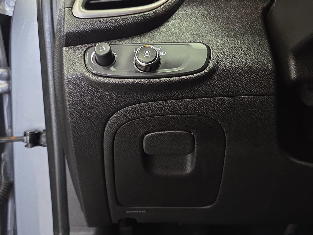 Used 2020 Chevrolet Trax LS FWD image 23