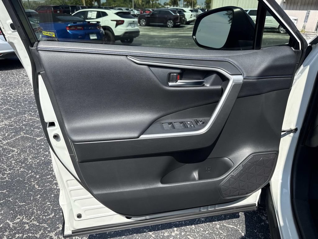 Used 2020 Toyota RAV4 XSE w/ XSE Grade Weather Package AWD/4WD image 18