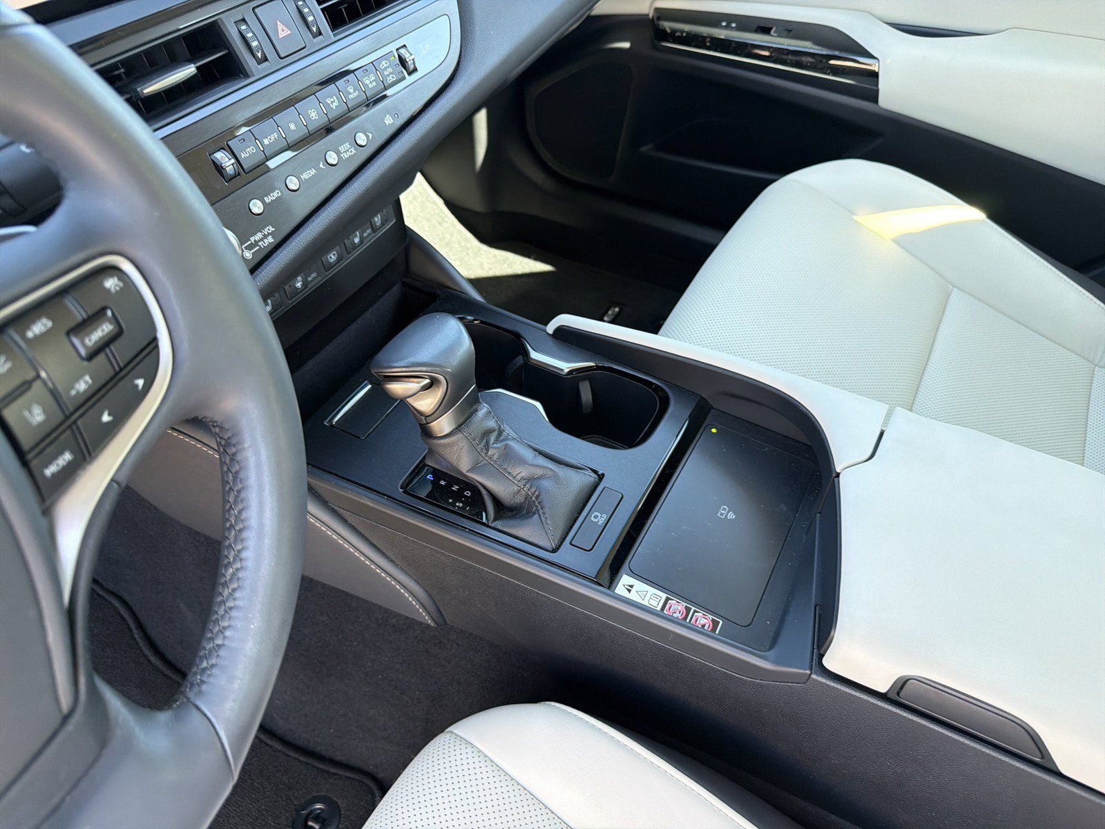 Used 2023 Lexus ES 350 w/ Premium Package FWD image 21