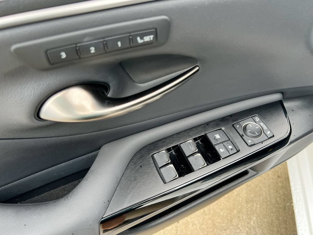 Certified 2024 Lexus ES 300h w/ Premium Package FWD image 11