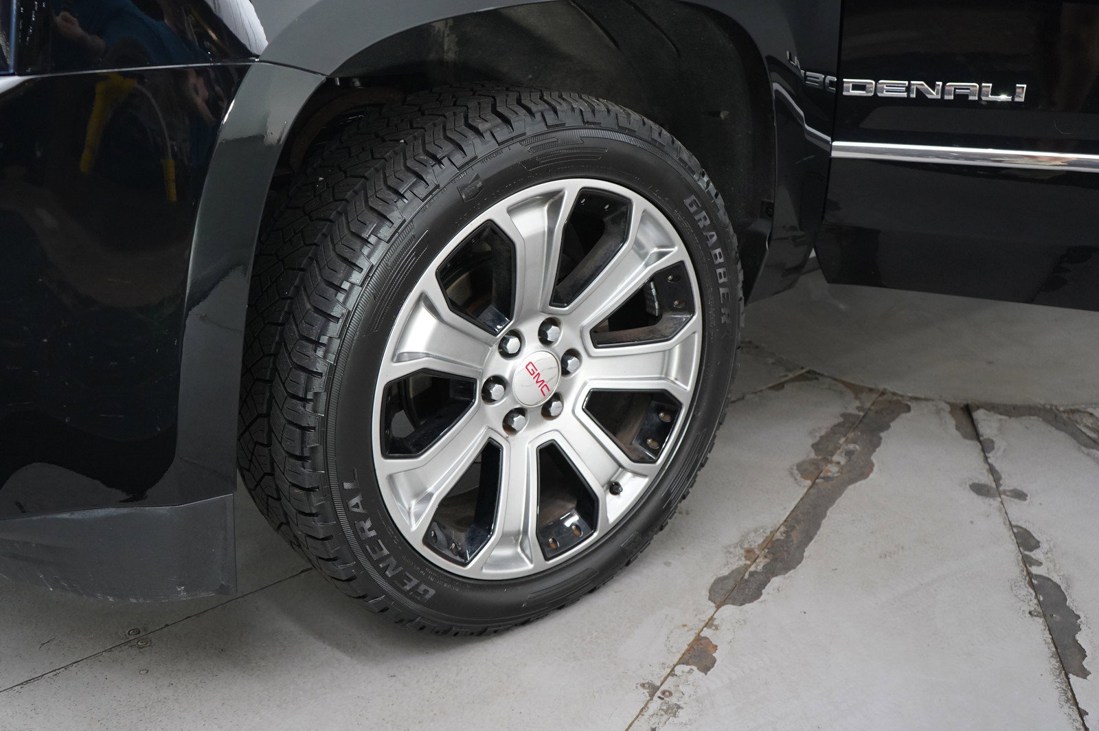 Used 2017 GMC Yukon Denali w/ Open Road Package image 28