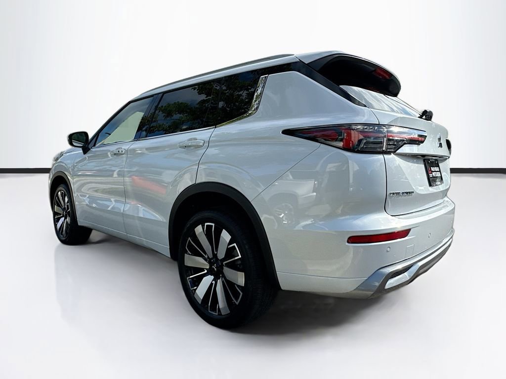 Used 2025 Mitsubishi Outlander SEL image 8