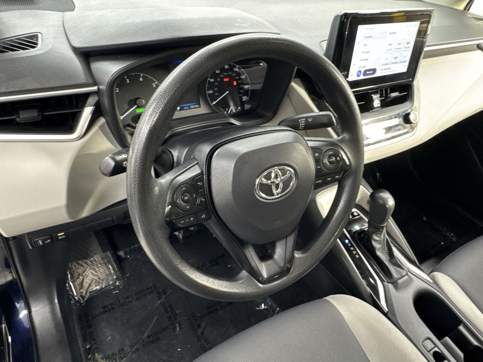 Used 2025 Toyota Corolla LE FWD image 2