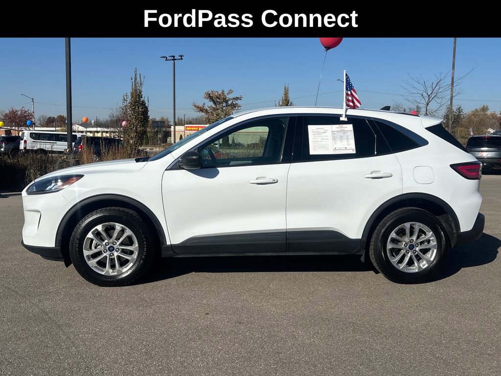 Used 2022 Ford Escape SE image 2