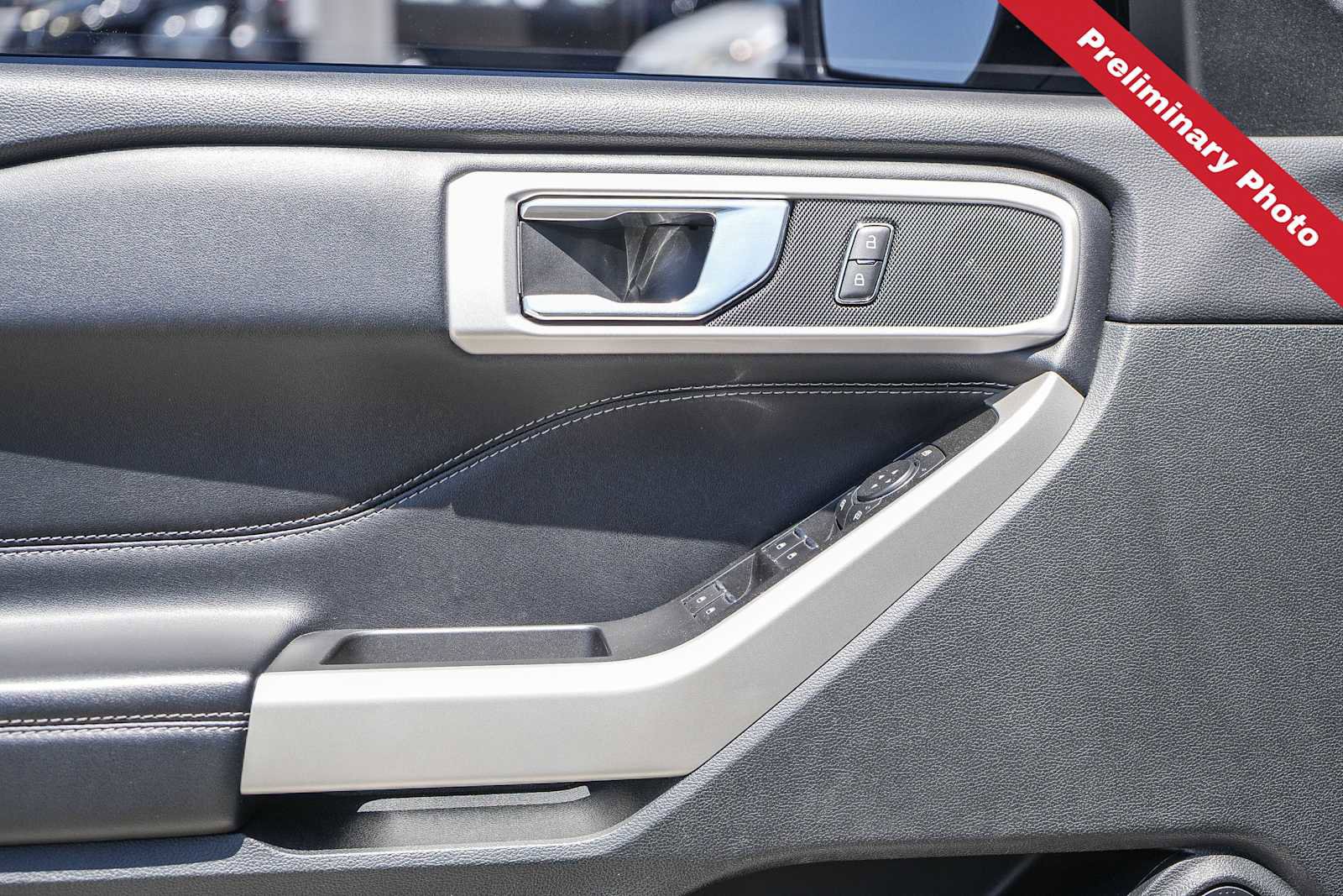 Used 2021 Ford Explorer XLT w/ Equipment Group 202A RWD image 16