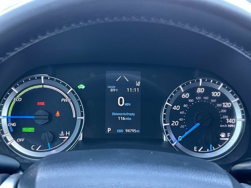 Used 2022 Toyota Highlander LE FWD image 28