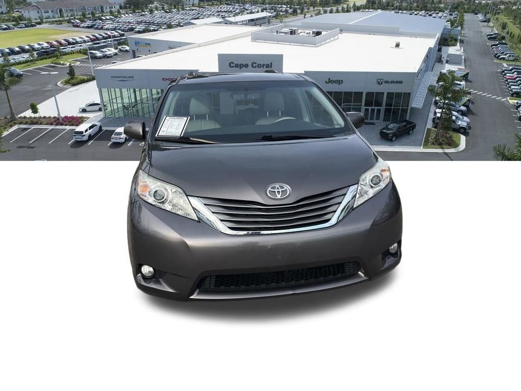 Used 2014 Toyota Sienna XLE image 6