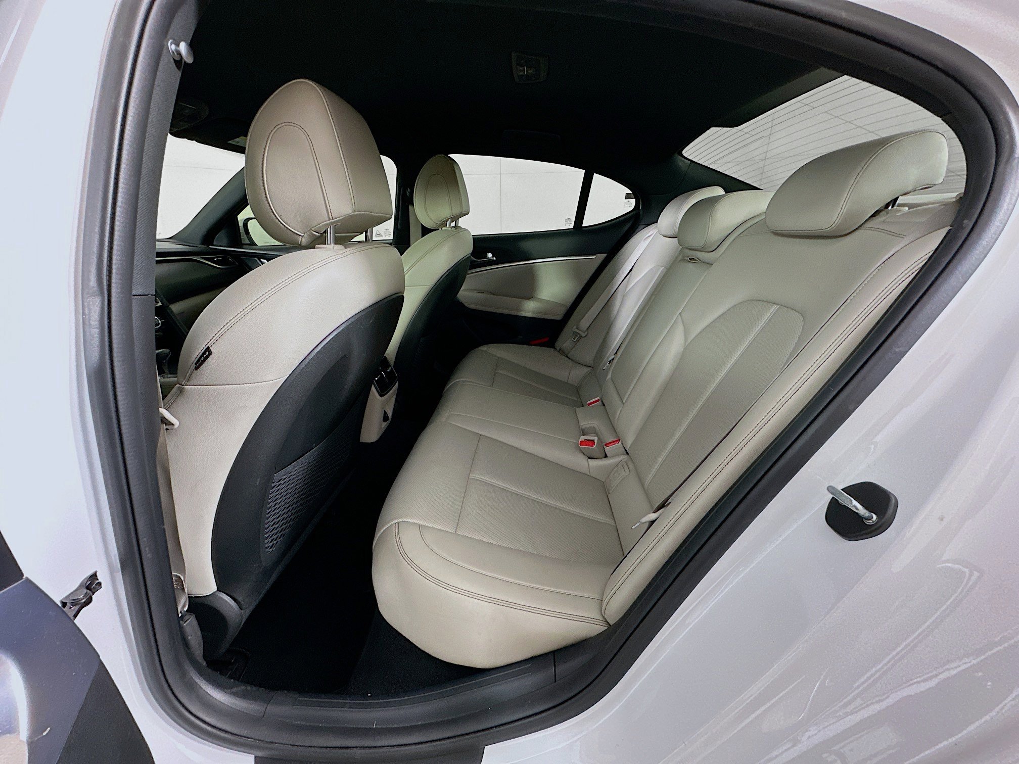 Used 2022 Genesis G70 2.0T image 27