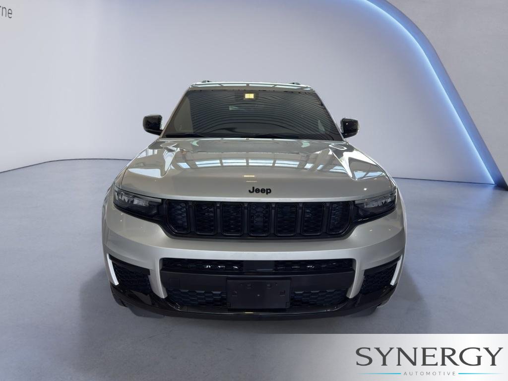 Used 2025 Jeep Grand Cherokee L Laredo AWD/4WD image 2